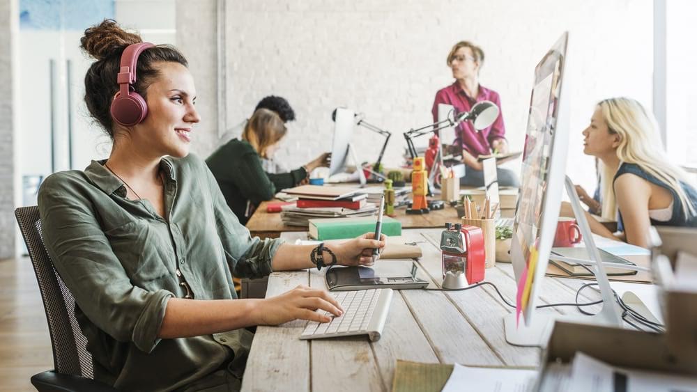 10 reasons why employee recognition software should be in your HR technology stack